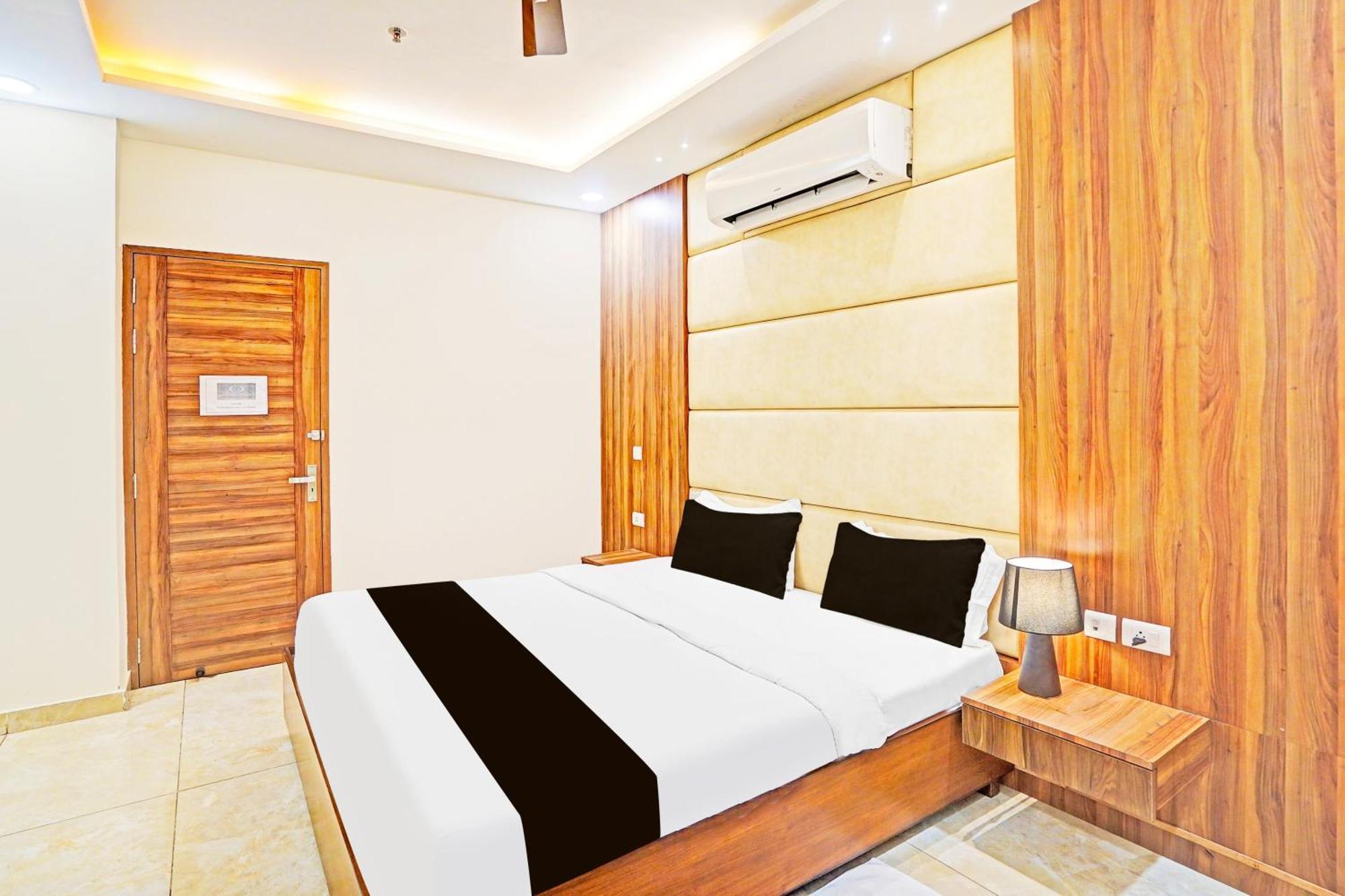 Palette Gomti Nagar Near Ekana Stadium Formerly Gusto Club لاكناو المظهر الخارجي الصورة